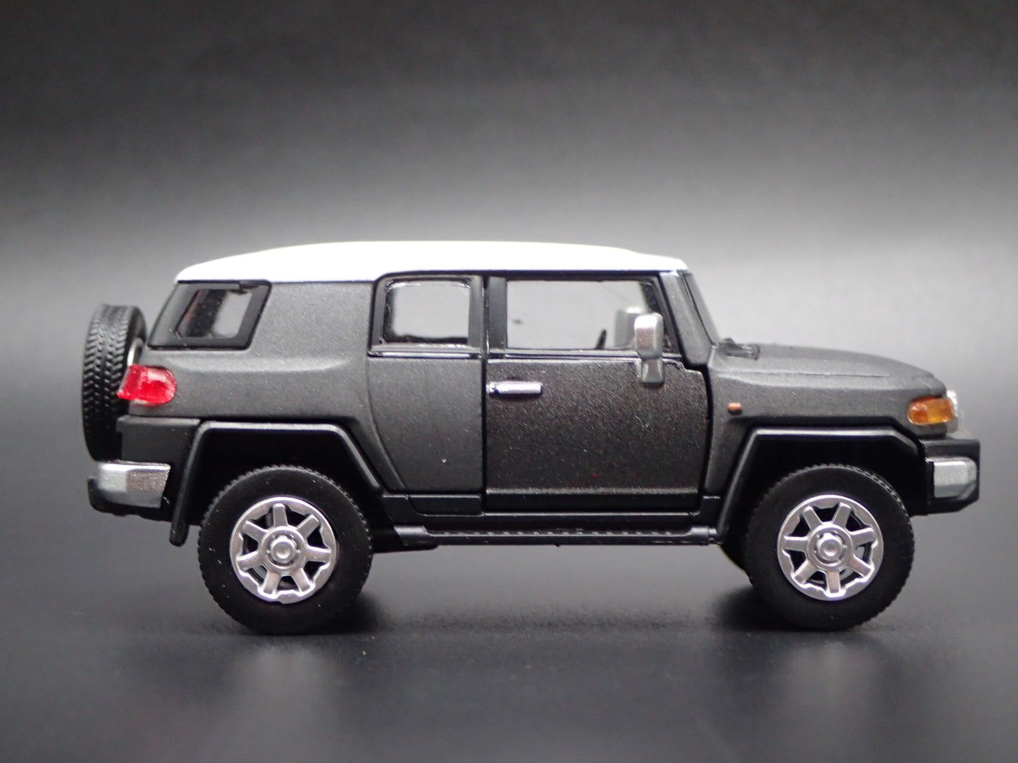 2007-2014 TOYOTA FJ CRUISER SUV  GRAY 1/64 SCALE COLLECTIBLE DIECAST MODEL CAR