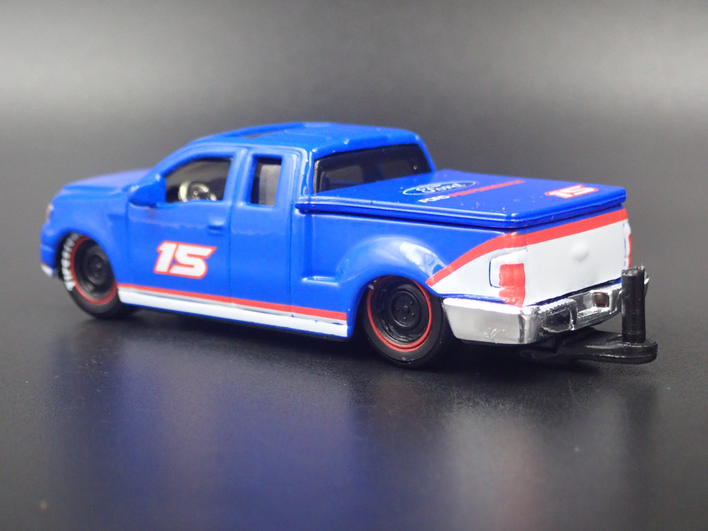 2004 04 FORD F150 PICKUP TRUCK w HITCH BLUE 1:64 SCALE DIORAMA DIECAST MODEL CAR