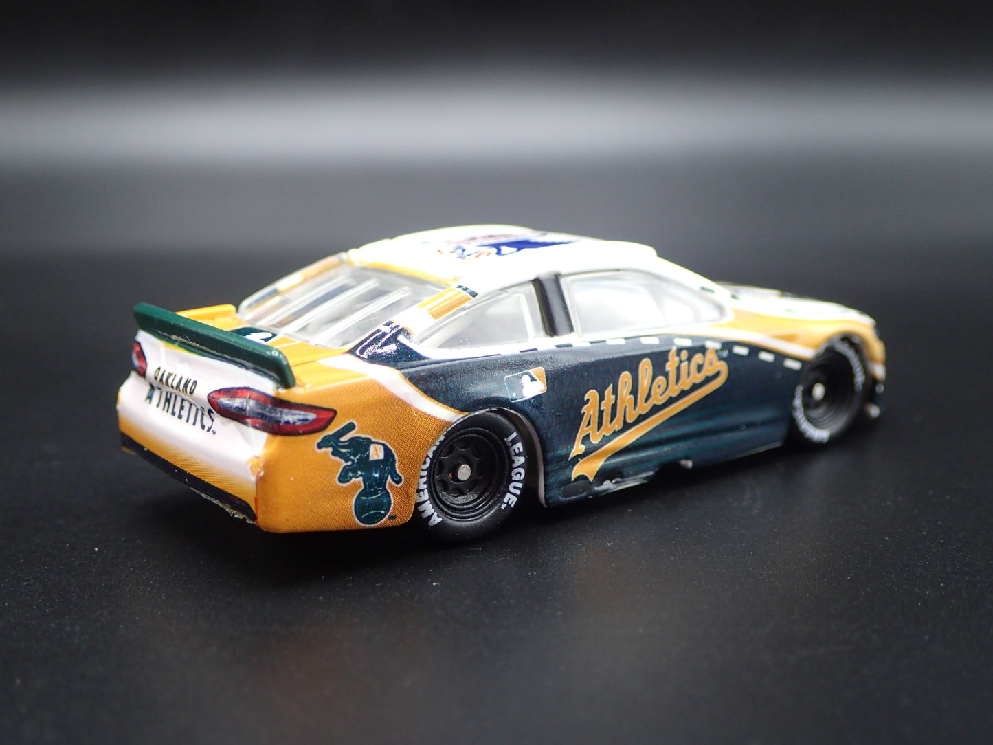 NASCAR OAKLAND ATHLETICS A'S 1:64 SCALE COLELCTIBLE DIORAMA DIECAST MODEL CAR