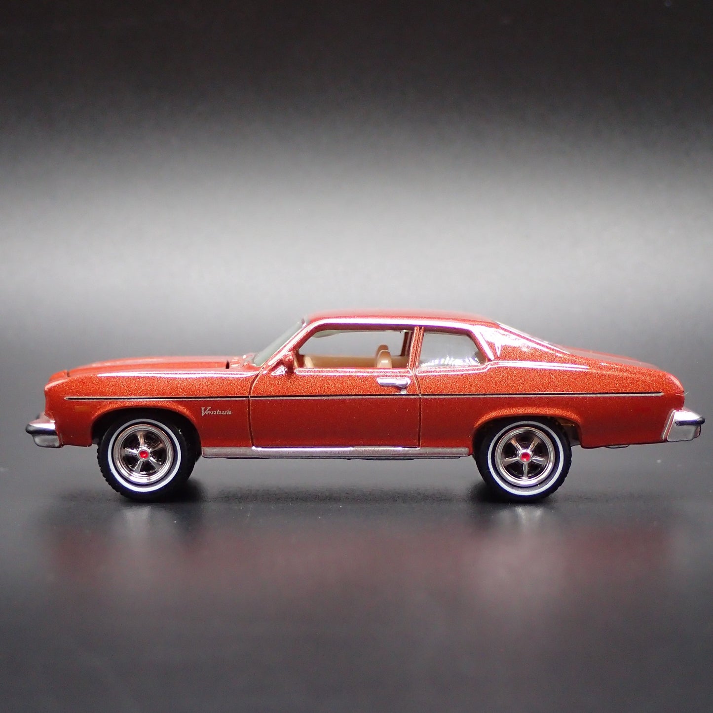 1974 74 PONTIAC VENTURA MUSCLE CAR 1:64 SCALE DIORAMA DIECAST MODEL CAR