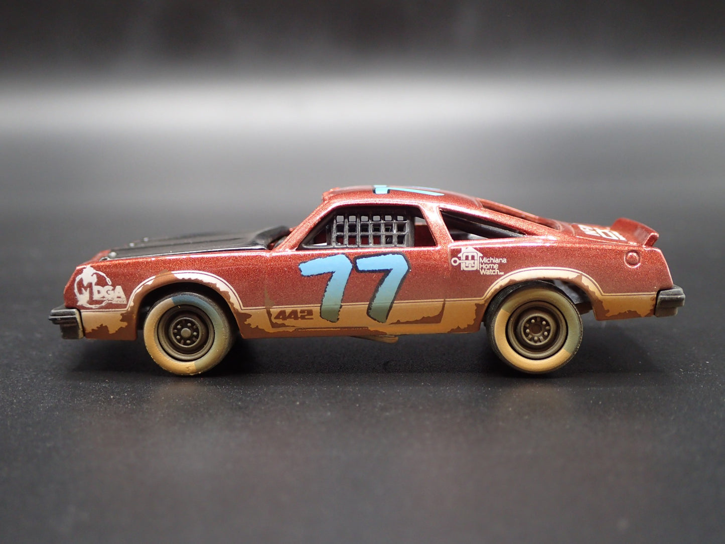 1977 77 OLDS OLDSMOBILE CUTLASS DEMOLITION DERBY 1/64 SCALE DIECAST MODEL CAR