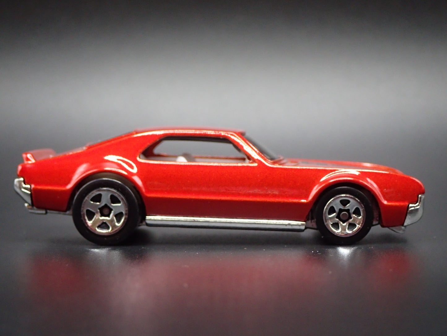 1966 66 OLDS OLDSMOBILE TORONADO CUSTOM 1/64 SCALE DIORAMA DIECAST MODEL CAR