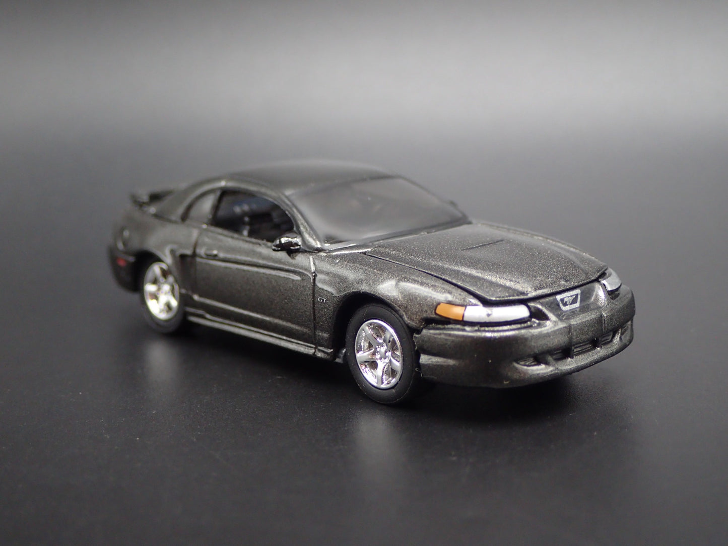 1999-2004 FORD MUSTANG GT GRAY 1:64 SCALE COLLECTIBLE DIORAMA DIECAST MODEL CAR