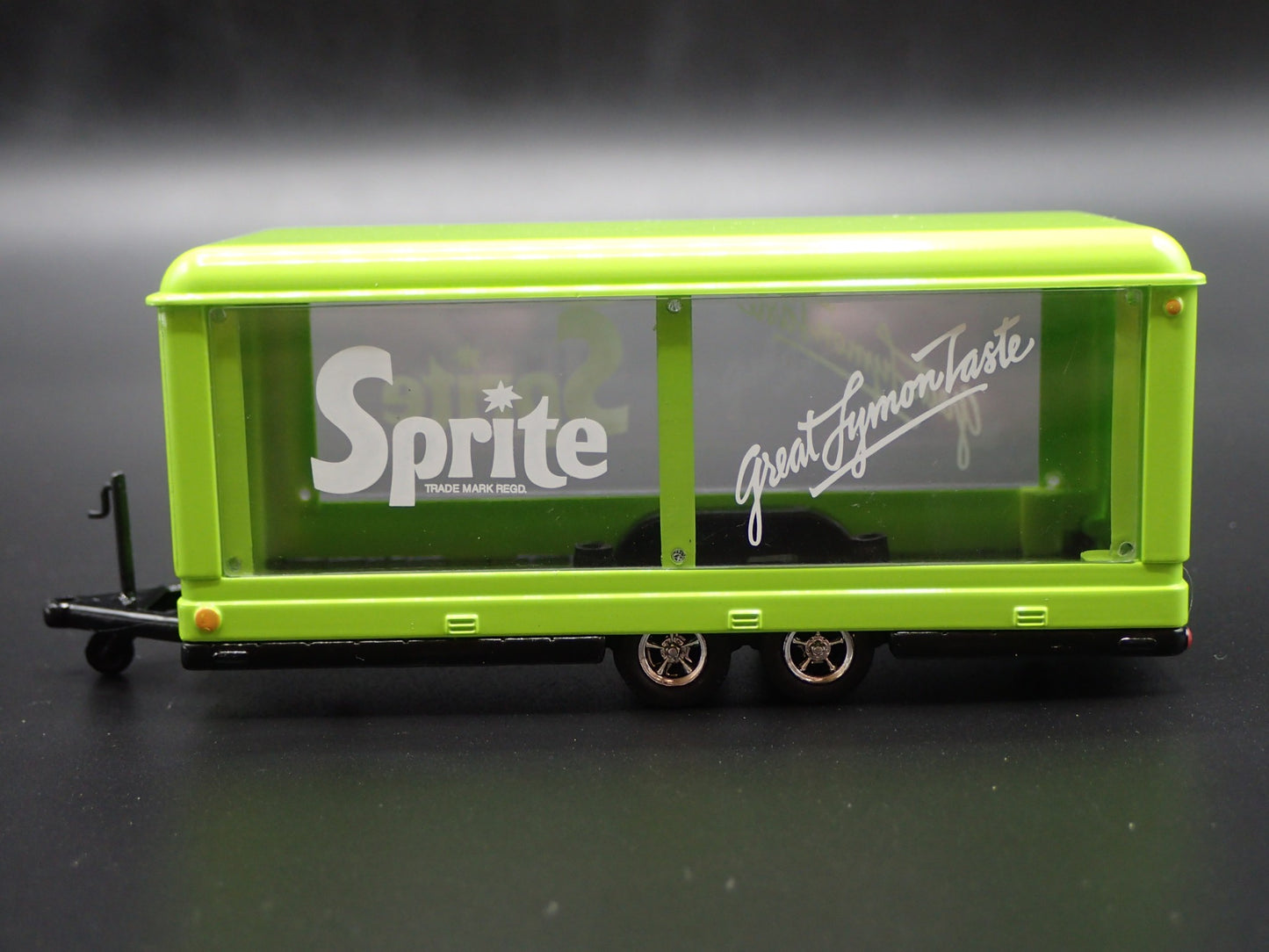ENCLOSED GLASS CAR DISPLAY TRAILER SPRITE RARE 1:64 SCALE DIORAMA DIECAST MODEL