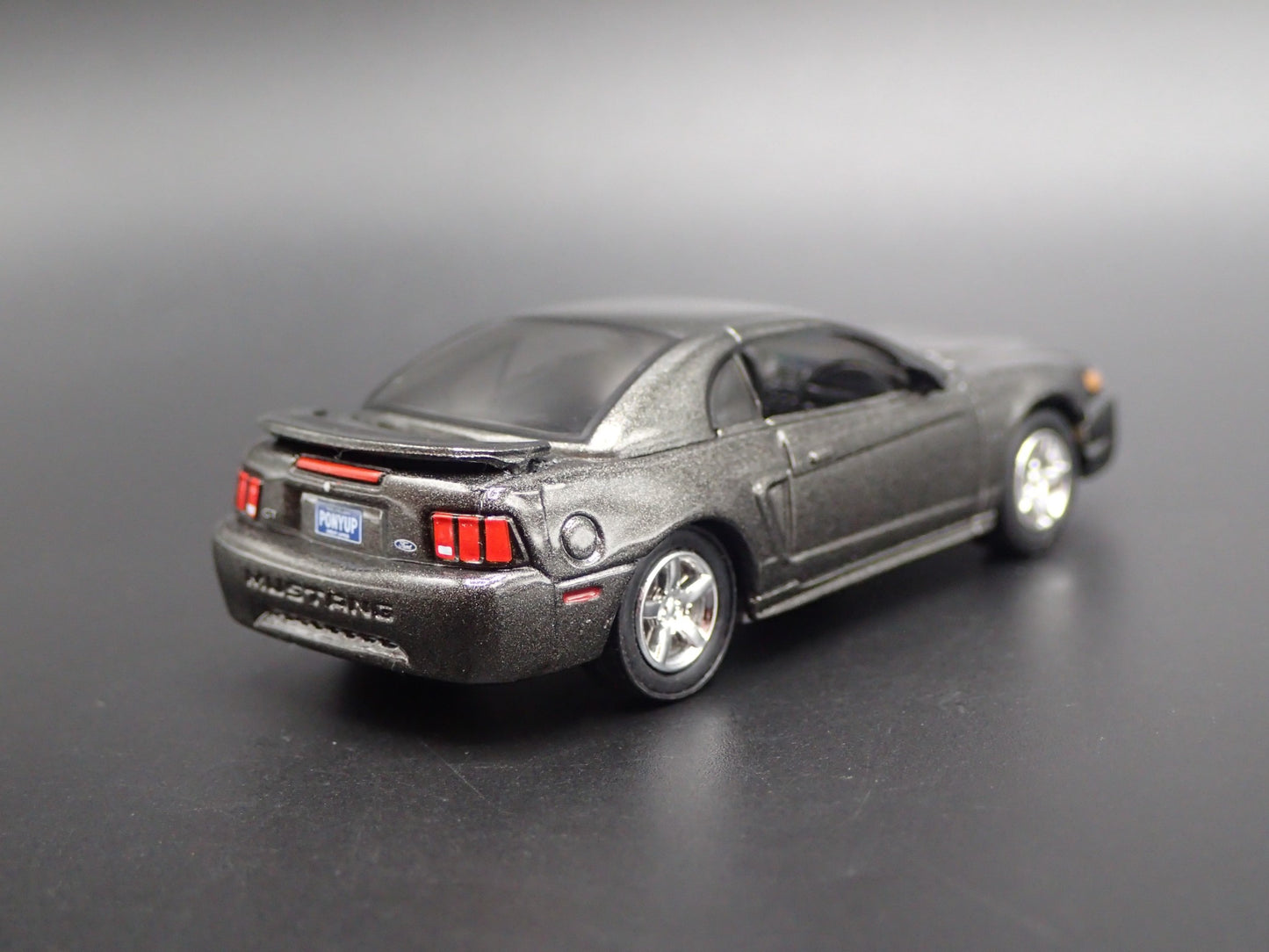 1999-2004 FORD MUSTANG GT GRAY 1:64 SCALE COLLECTIBLE DIORAMA DIECAST MODEL CAR