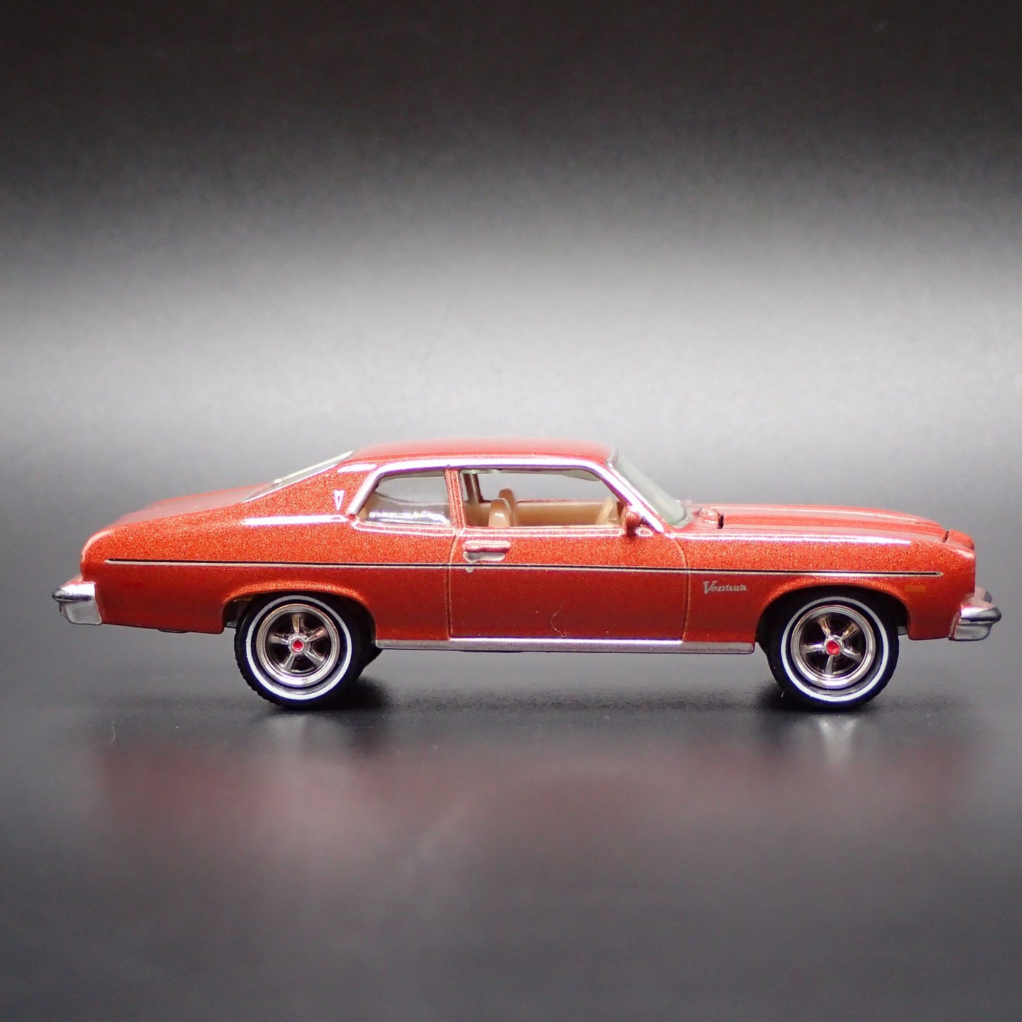 1974 74 PONTIAC VENTURA MUSCLE CAR 1:64 SCALE DIORAMA DIECAST MODEL CAR