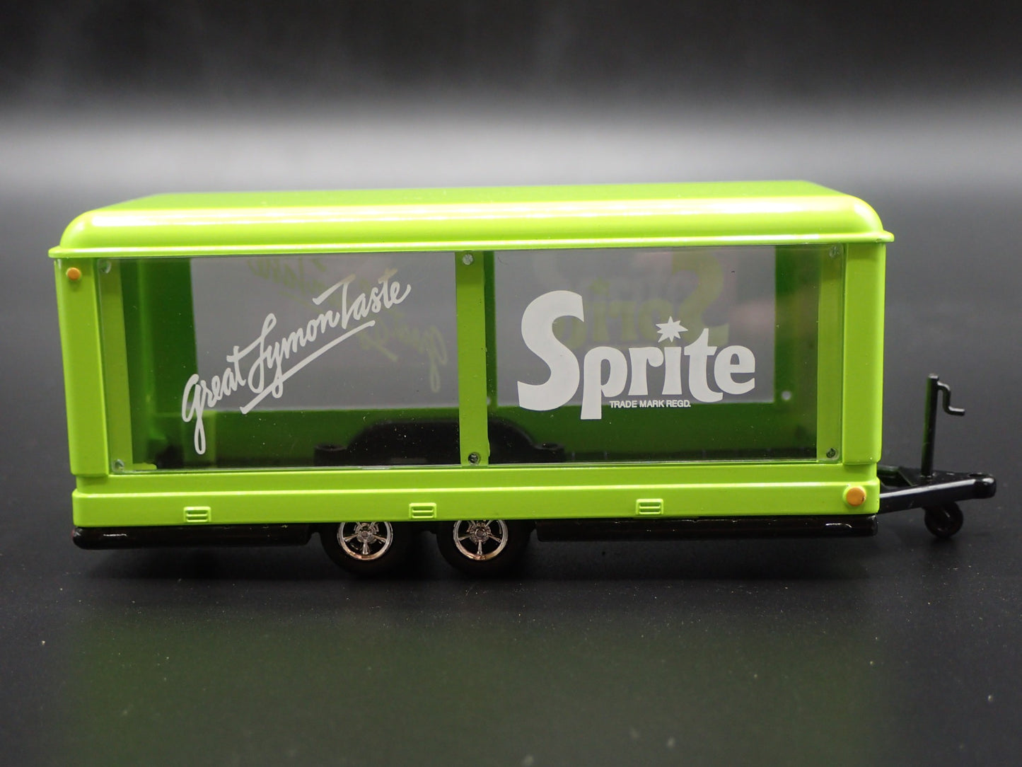 ENCLOSED GLASS CAR DISPLAY TRAILER SPRITE RARE 1:64 SCALE DIORAMA DIECAST MODEL