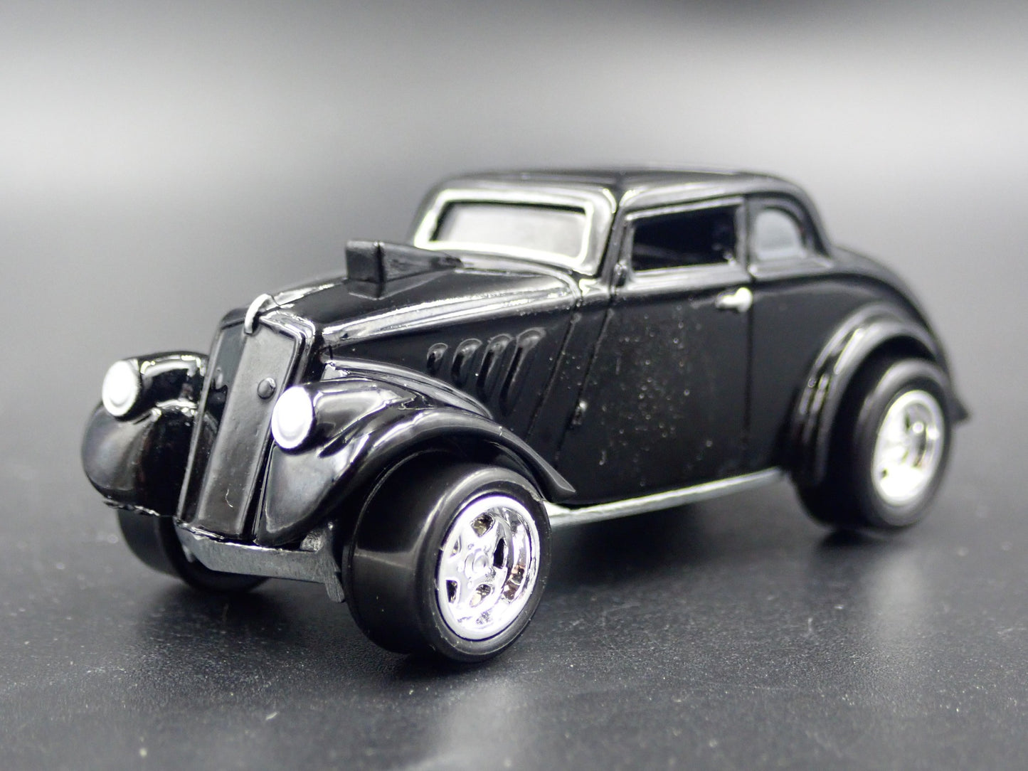 1933 33 WILLYS GASSER BLACK 1:64 SCALE COLLECTIBLE DIORAMA DIECAST MODEL CAR
