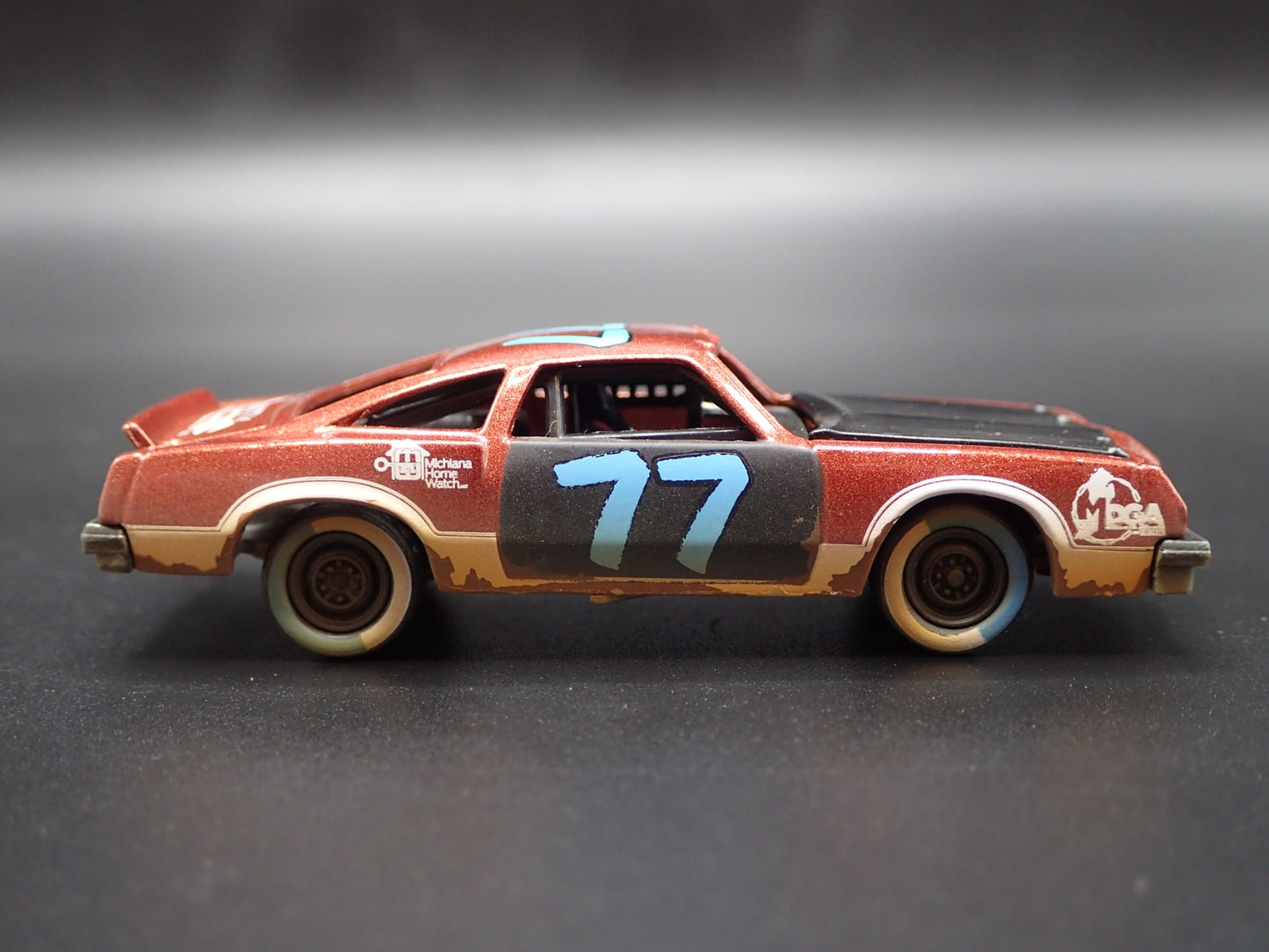 1977 77 OLDS OLDSMOBILE CUTLASS DEMOLITION DERBY 1/64 SCALE DIECAST MODEL CAR