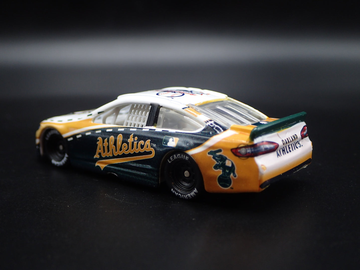 NASCAR OAKLAND ATHLETICS A'S 1:64 SCALE COLELCTIBLE DIORAMA DIECAST MODEL CAR