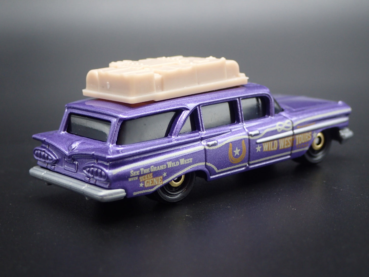 1959 59 CHEVY CHEVROLET STATION WAGON RARE 1/64 SCALE DIORAMA DIECAST MODEL CAR