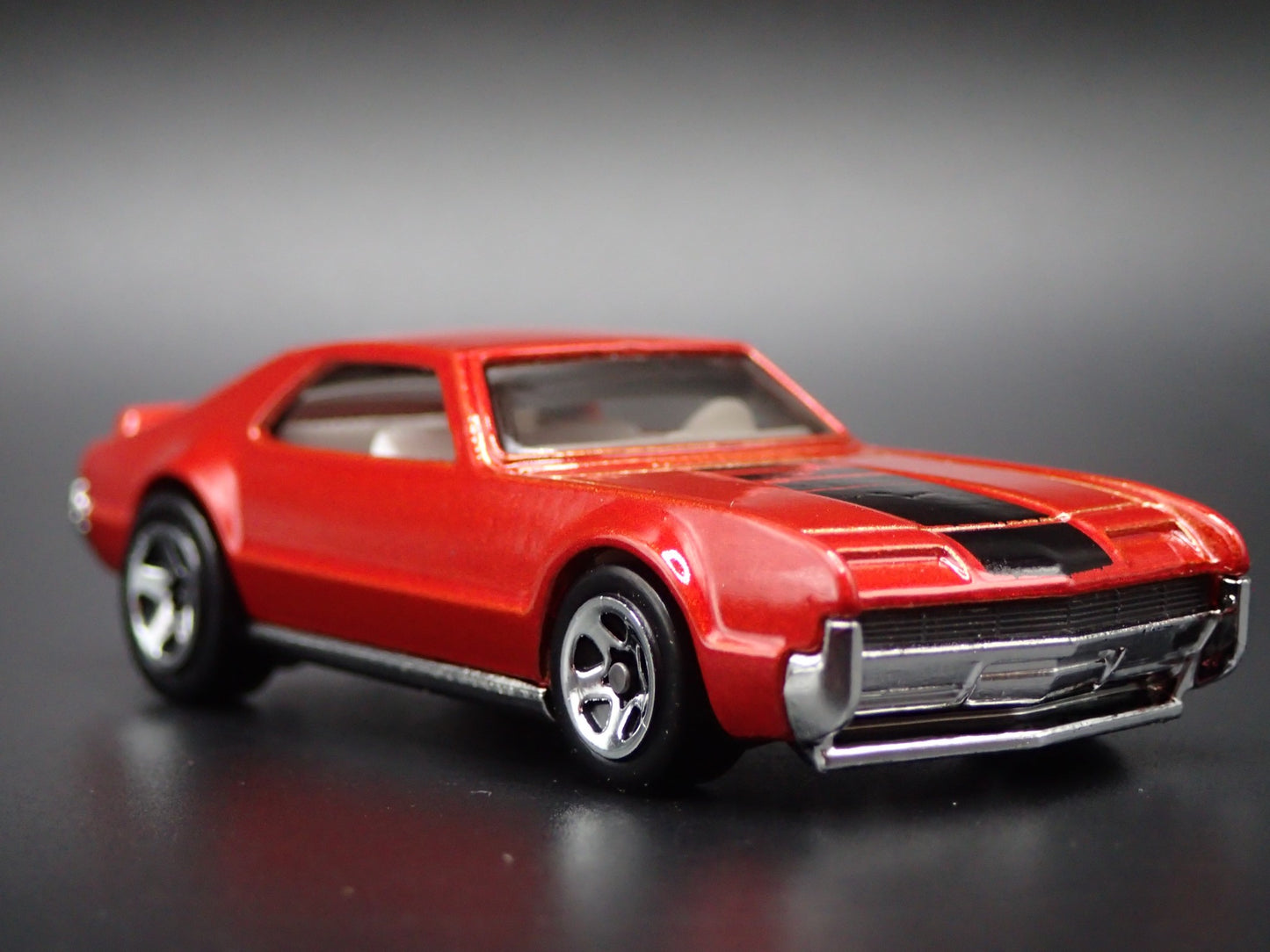 1966 66 OLDS OLDSMOBILE TORONADO CUSTOM 1/64 SCALE DIORAMA DIECAST MODEL CAR
