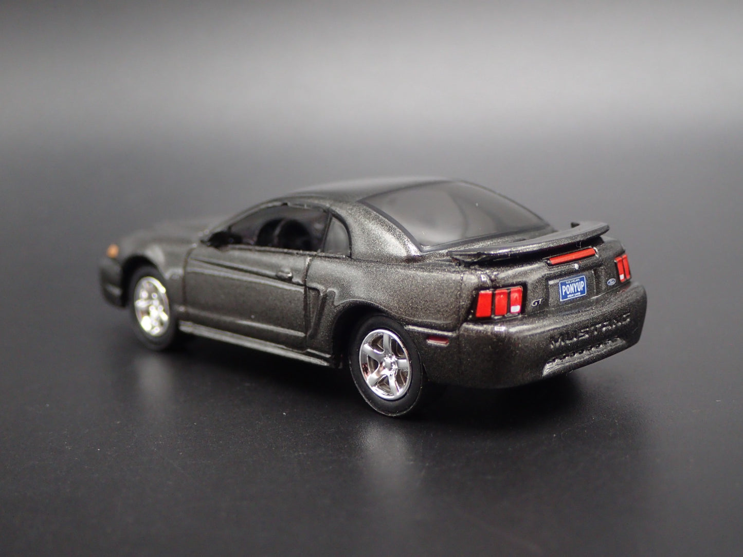 1999-2004 FORD MUSTANG GT GRAY 1:64 SCALE COLLECTIBLE DIORAMA DIECAST MODEL CAR