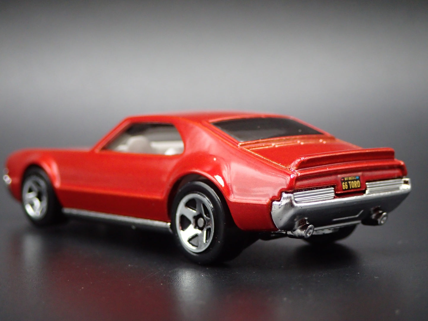 1966 66 OLDS OLDSMOBILE TORONADO CUSTOM 1/64 SCALE DIORAMA DIECAST MODEL CAR