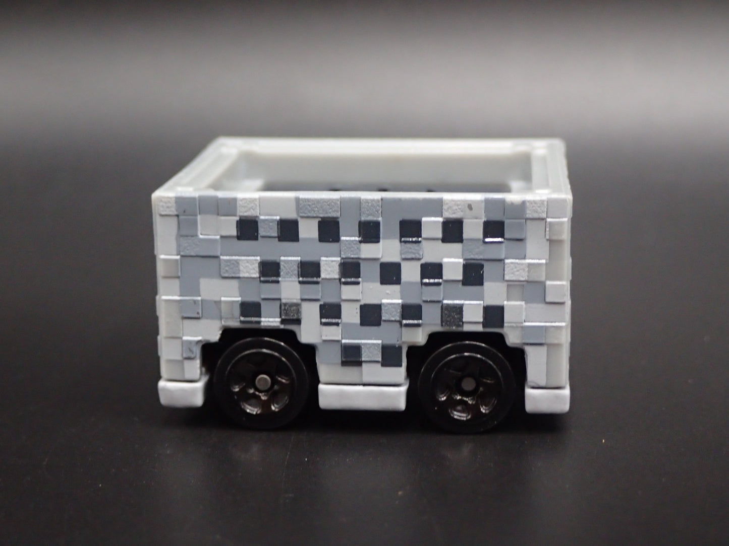 MINECRAFT MINECART SILVER RARE 1:64 SCALE COLLECTIBLE DIORAMA DIECAST MODEL CAR