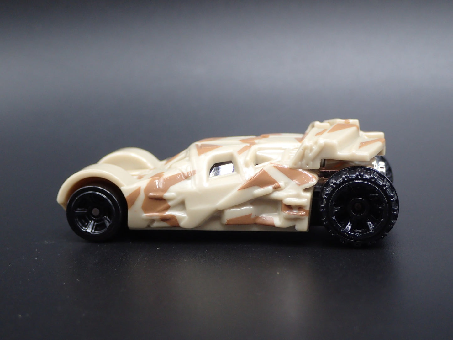 BATMAN BATMOBILE THE TUMBLER THE DARK KNIGHT RISES 1:64 SCALE DIECAST MODEL CAR