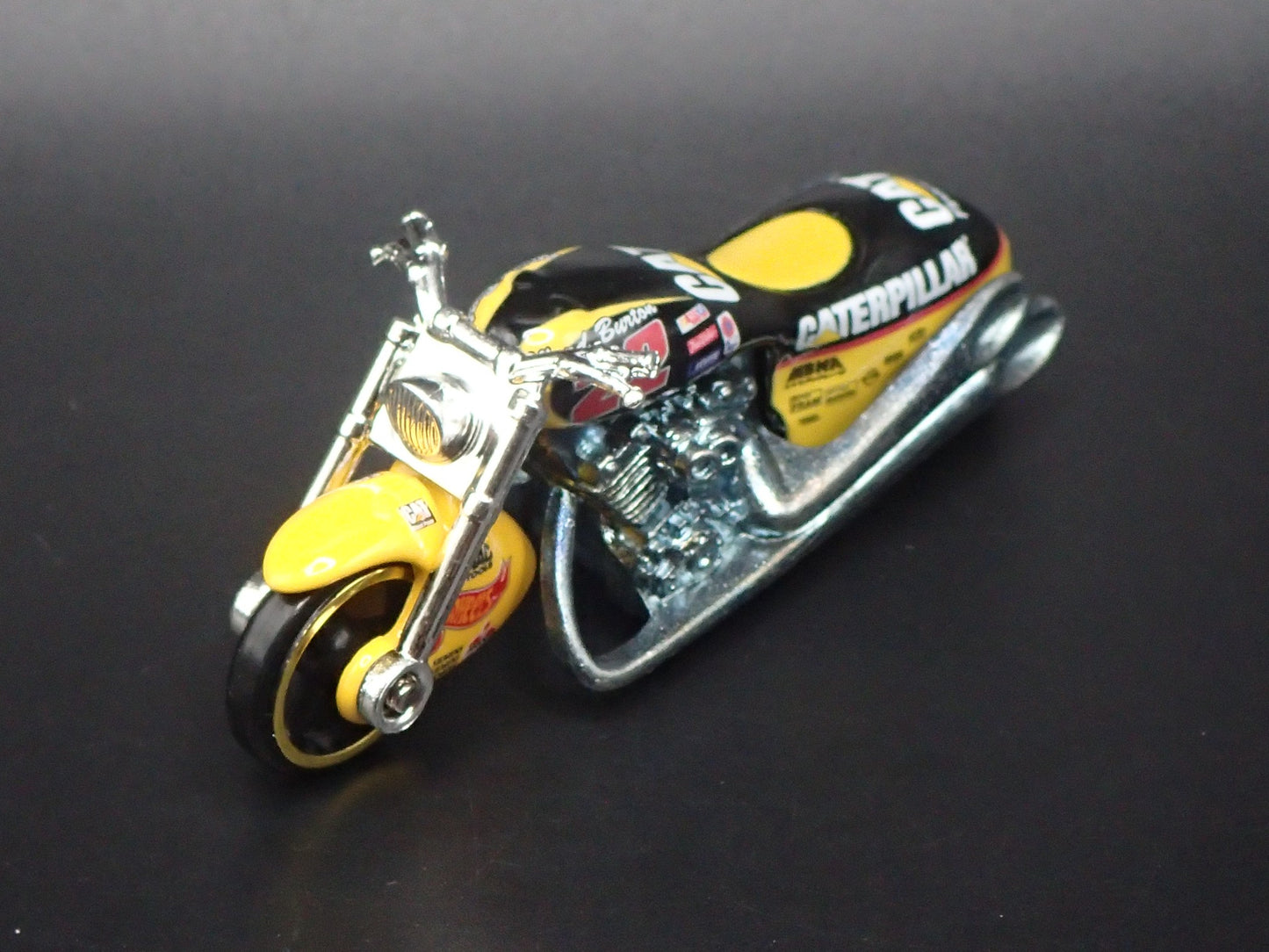 SCORCHIN SCOOTER MOTORCYCLE CATERPILLAR  1:64 HOT WHEELS SCALE DIECAST MODEL CAR