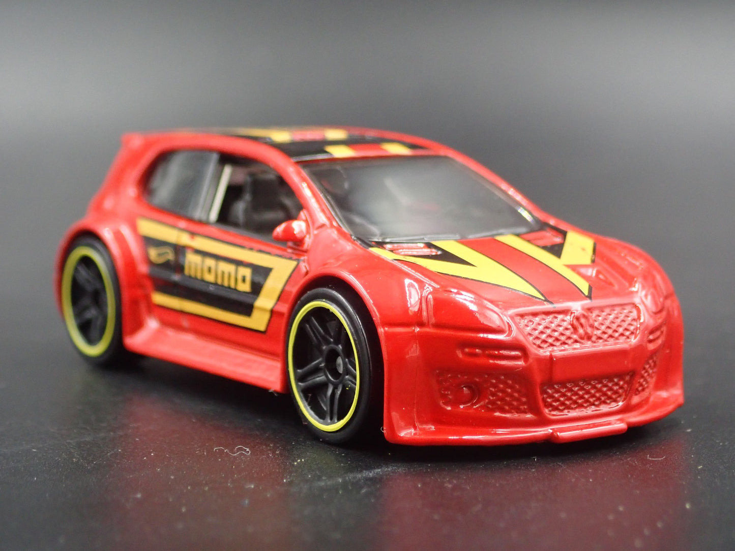 2003-2009 VW VOLKSWAGEN GOLF GTI MK5 MOMO 1:64 SCALE DIORAMA DIECAST MODEL CAR