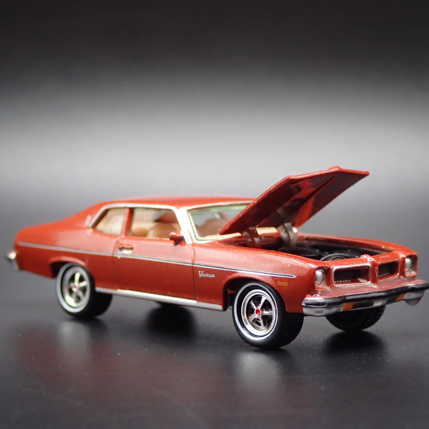 1974 74 PONTIAC VENTURA MUSCLE CAR 1:64 SCALE DIORAMA DIECAST MODEL CAR