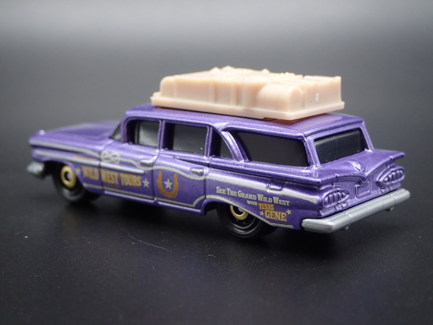 1959 59 CHEVY CHEVROLET STATION WAGON RARE 1/64 SCALE DIORAMA DIECAST MODEL CAR