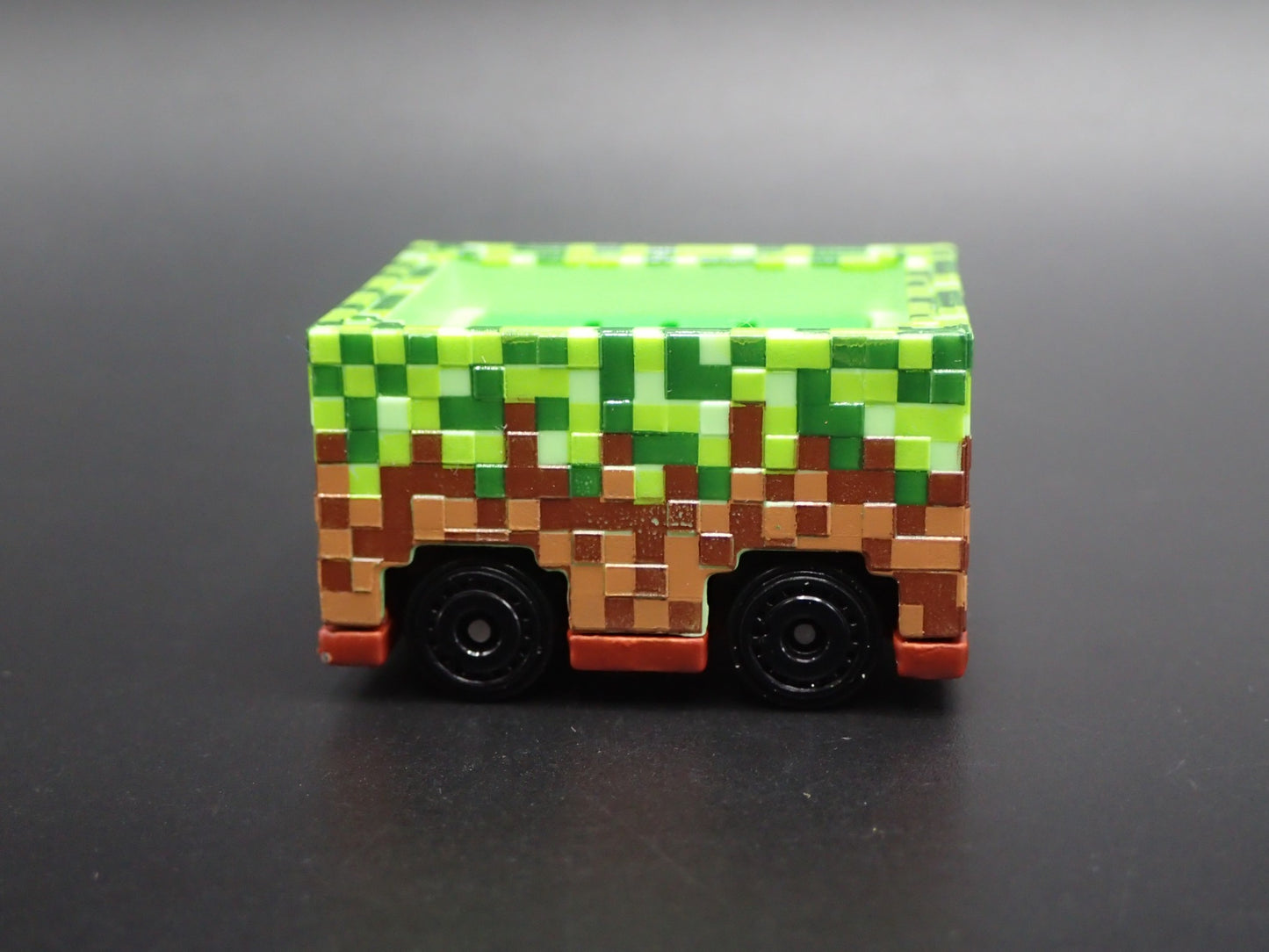 MINECRAFT MINECART GREEN RARE 1:64 SCALE COLLECTIBLE DIORAMA DIECAST MODEL CAR