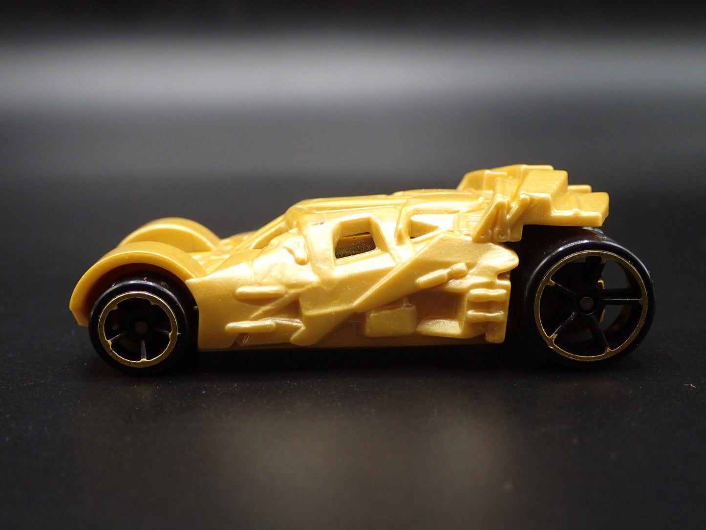 BATMAN BATMOBILE THE TUMBLER 1:64 SCALE COLLECTIBLE DIORAMA DIECAST MODEL CAR