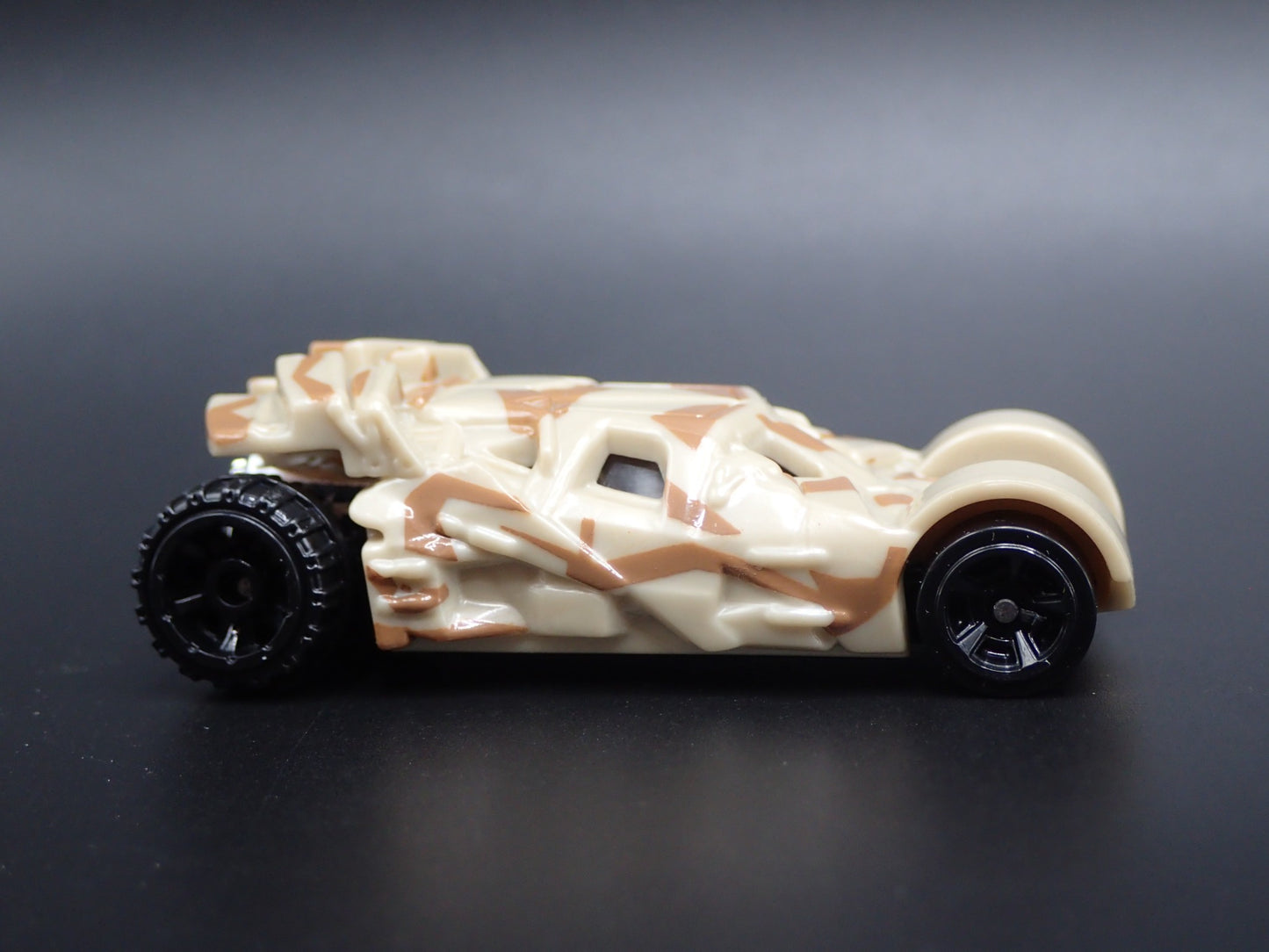 BATMAN BATMOBILE THE TUMBLER THE DARK KNIGHT RISES 1:64 SCALE DIECAST MODEL CAR