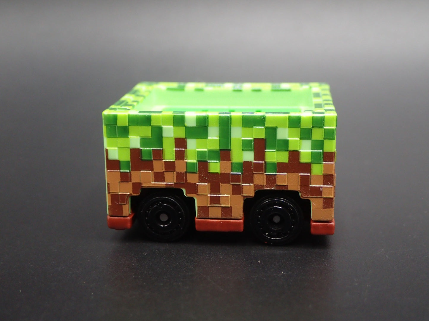 MINECRAFT MINECART GREEN RARE 1:64 SCALE COLLECTIBLE DIORAMA DIECAST MODEL CAR