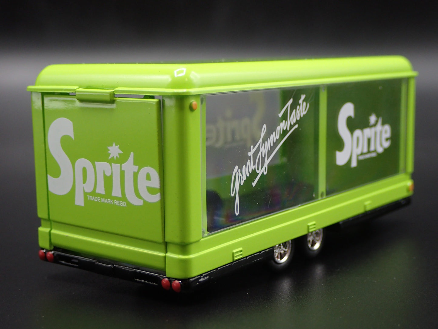 ENCLOSED GLASS CAR DISPLAY TRAILER SPRITE RARE 1:64 SCALE DIORAMA DIECAST MODEL