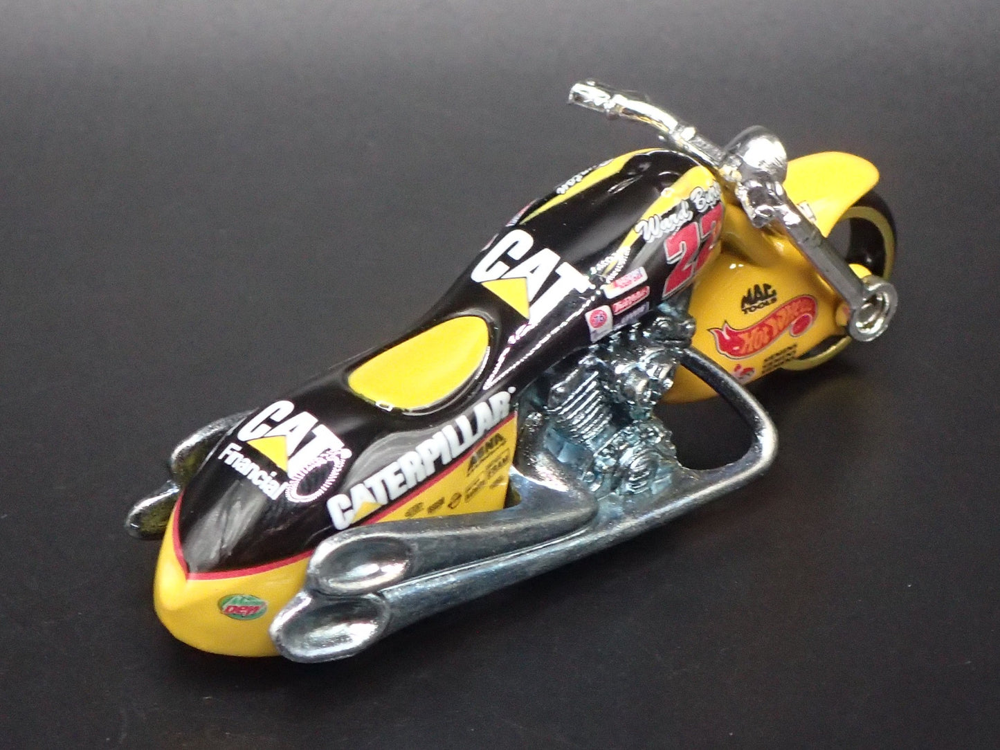 SCORCHIN SCOOTER MOTORCYCLE CATERPILLAR  1:64 HOT WHEELS SCALE DIECAST MODEL CAR