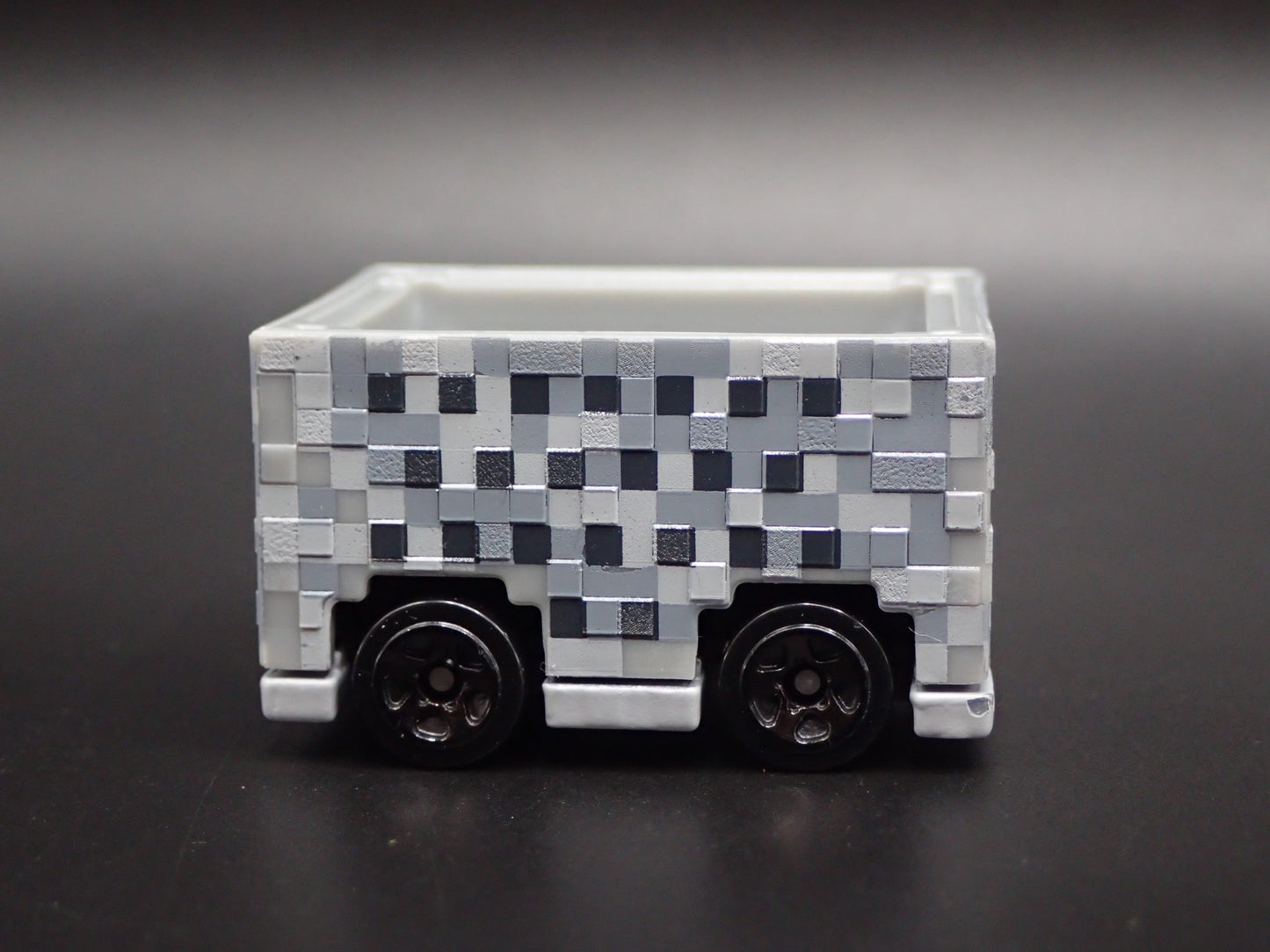 MINECRAFT MINECART SILVER RARE 1:64 SCALE COLLECTIBLE DIORAMA DIECAST MODEL CAR