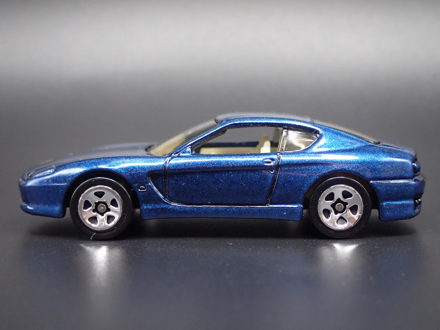1998-2003 FERRARI 456M BLUE 1:64 SCALE COLLECTIBLE DIORAMA DIECAST MODEL CAR