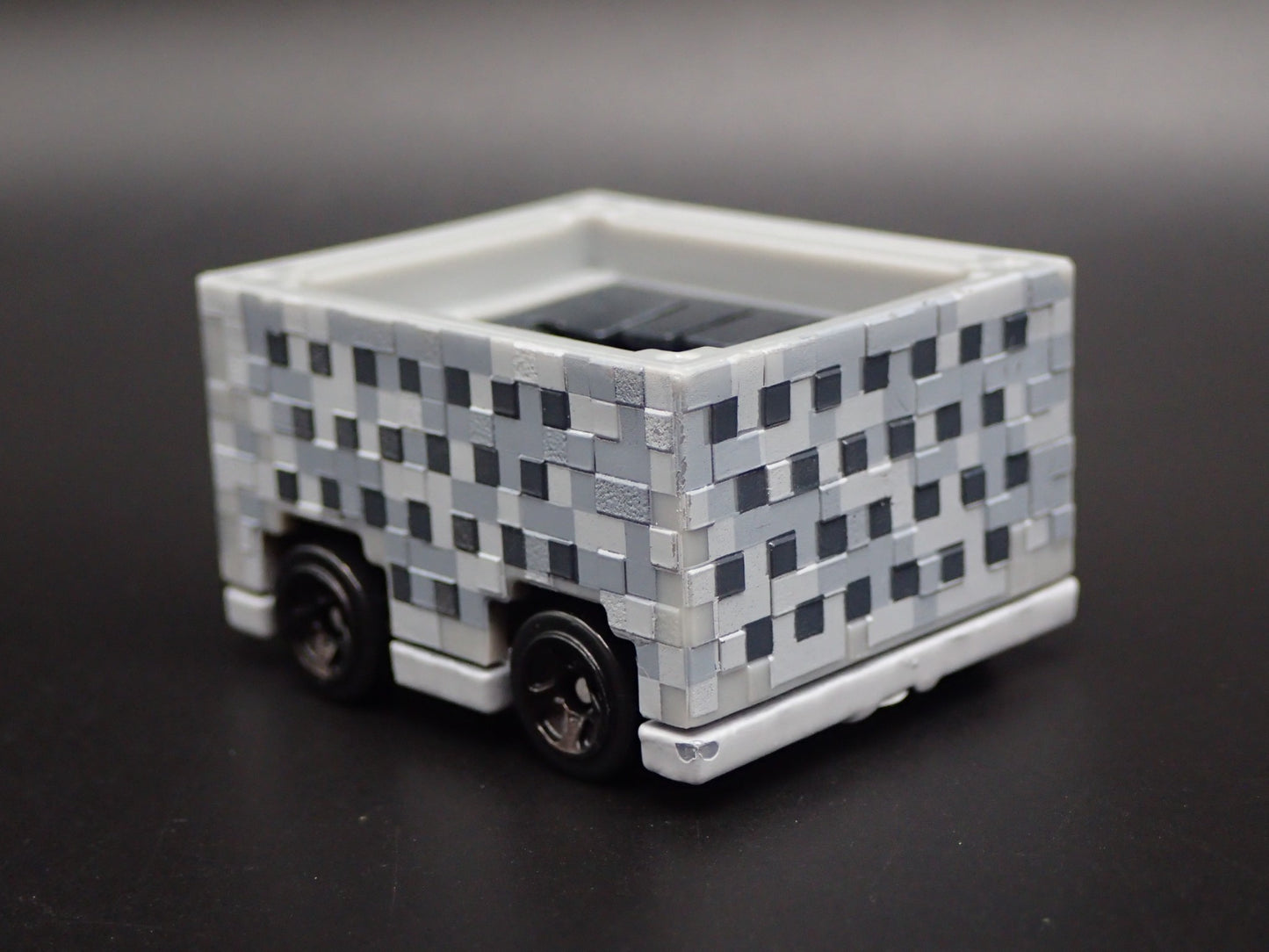 MINECRAFT MINECART SILVER RARE 1:64 SCALE COLLECTIBLE DIORAMA DIECAST MODEL CAR