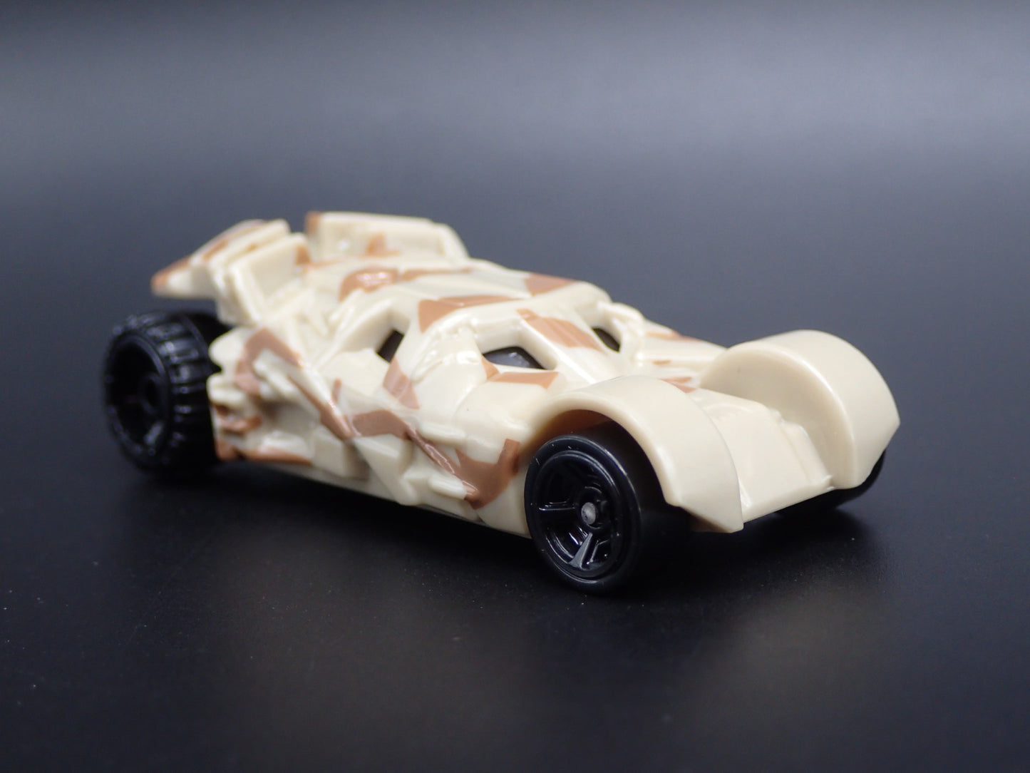 BATMAN BATMOBILE THE TUMBLER THE DARK KNIGHT RISES 1:64 SCALE DIECAST MODEL CAR