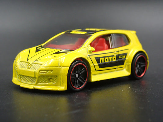 2003-2009 VW VOLKSWAGEN GOLF GTI MK5 MOMO 1:64 SCALE DIORAMA DIECAST MODEL CAR