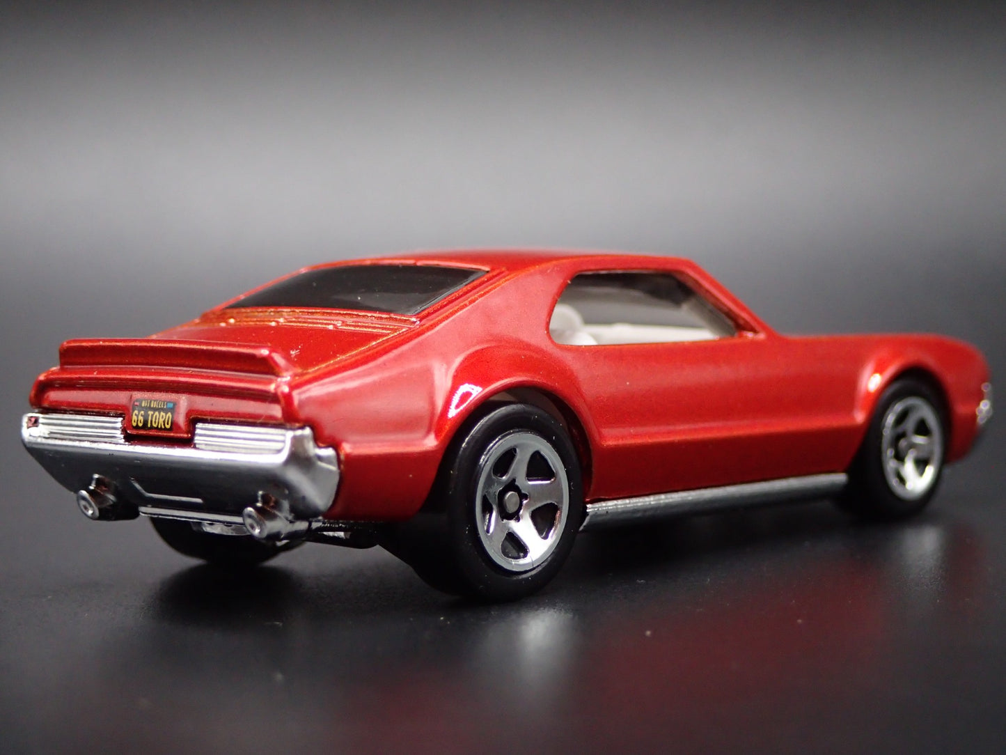1966 66 OLDS OLDSMOBILE TORONADO CUSTOM 1/64 SCALE DIORAMA DIECAST MODEL CAR
