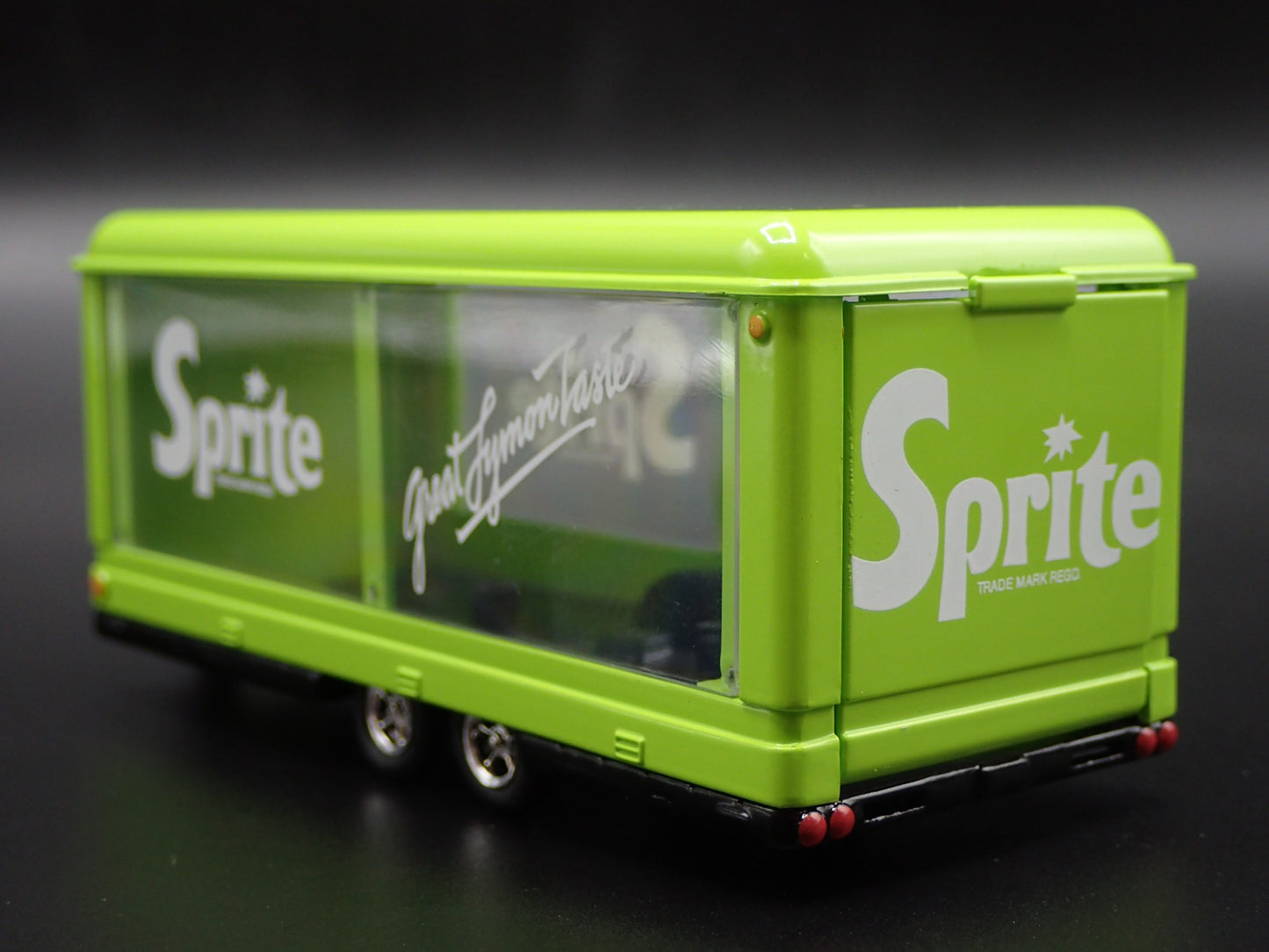 ENCLOSED GLASS CAR DISPLAY TRAILER SPRITE RARE 1:64 SCALE DIORAMA DIECAST MODEL