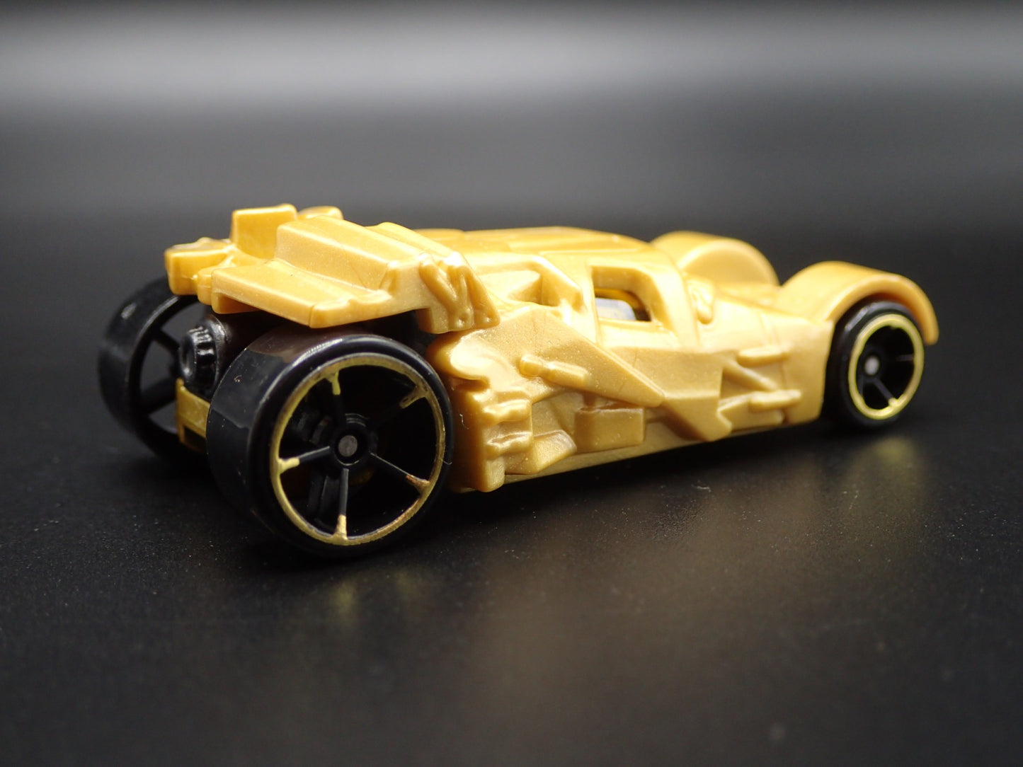 BATMAN BATMOBILE THE TUMBLER 1:64 SCALE COLLECTIBLE DIORAMA DIECAST MODEL CAR