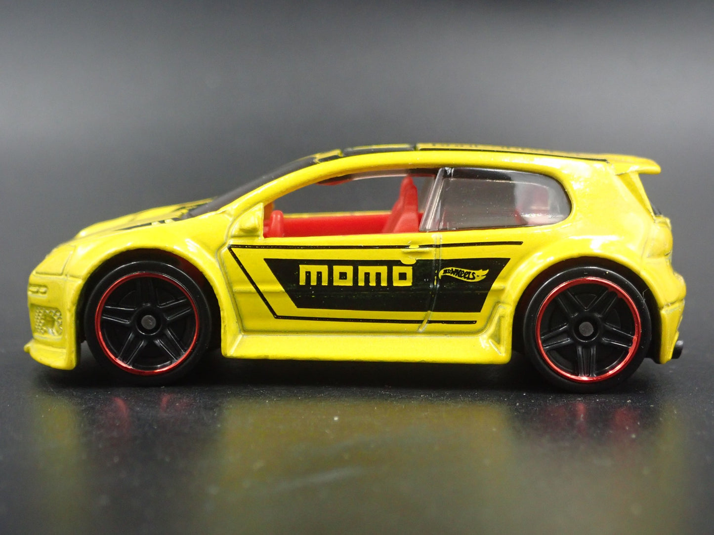 2003-2009 VW VOLKSWAGEN GOLF GTI MK5 MOMO 1:64 SCALE DIORAMA DIECAST MODEL CAR