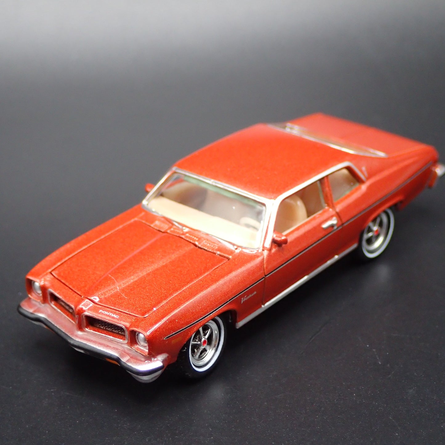 1974 74 PONTIAC VENTURA MUSCLE CAR 1:64 SCALE DIORAMA DIECAST MODEL CAR