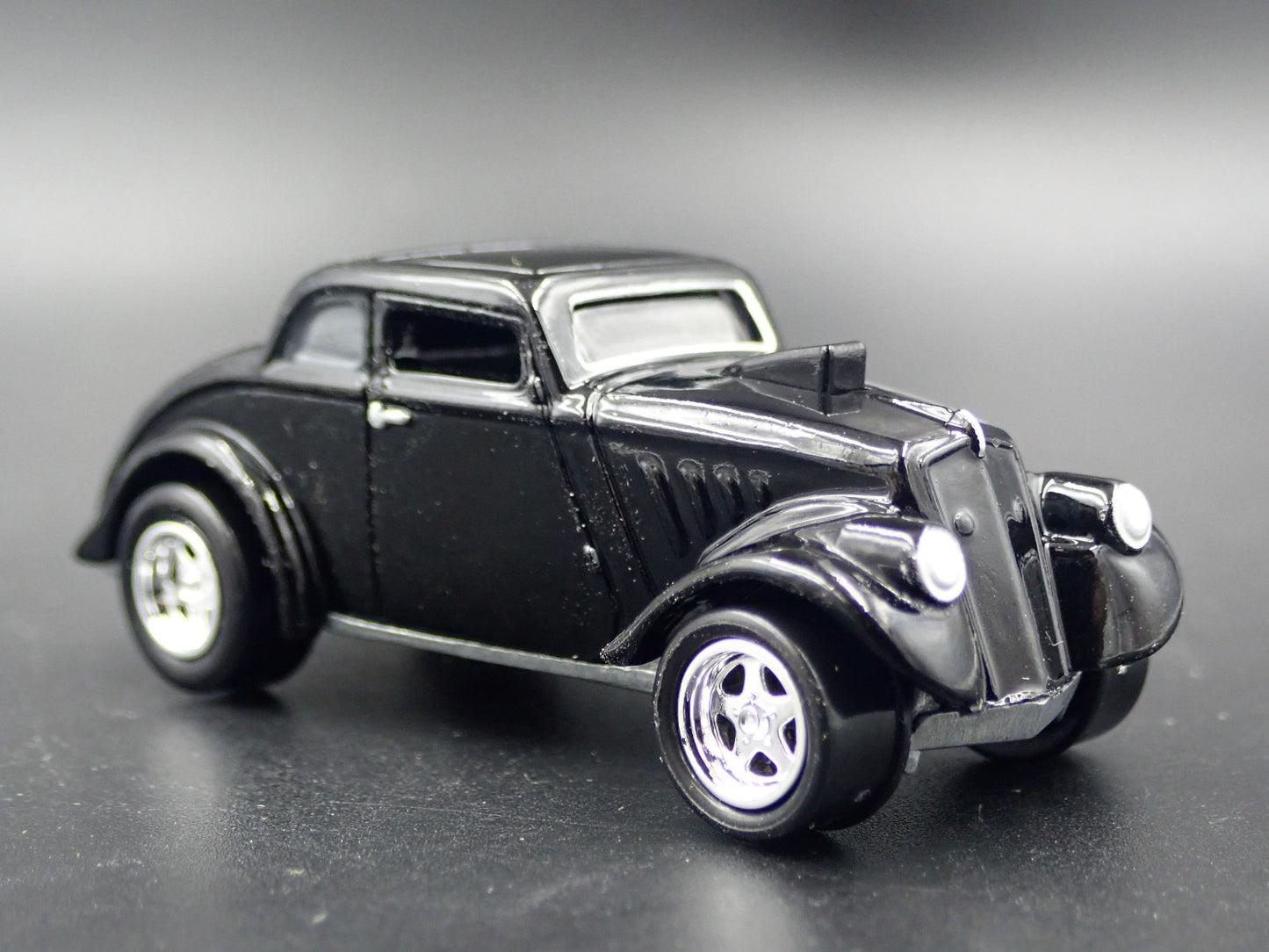 1933 33 WILLYS GASSER BLACK 1:64 SCALE COLLECTIBLE DIORAMA DIECAST MODEL CAR