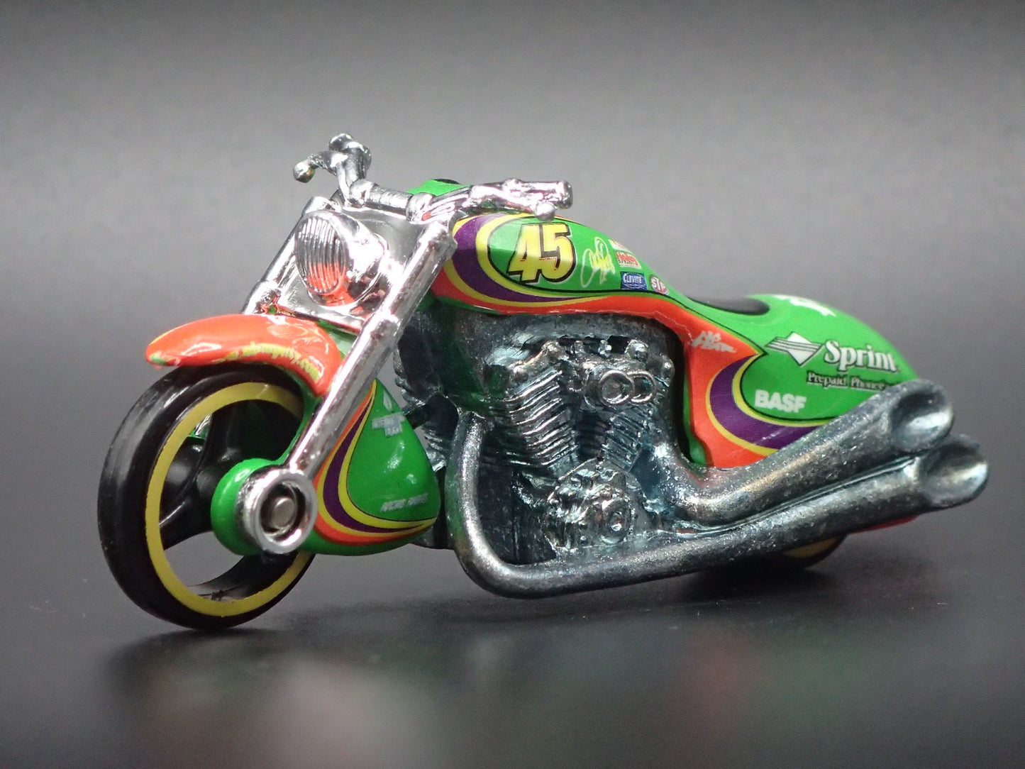 SCORCHIN SCOOTER MOTORCYCLE SPRINT 45 1:64 HOT WHEELS SCALE DIECAST MODEL CAR
