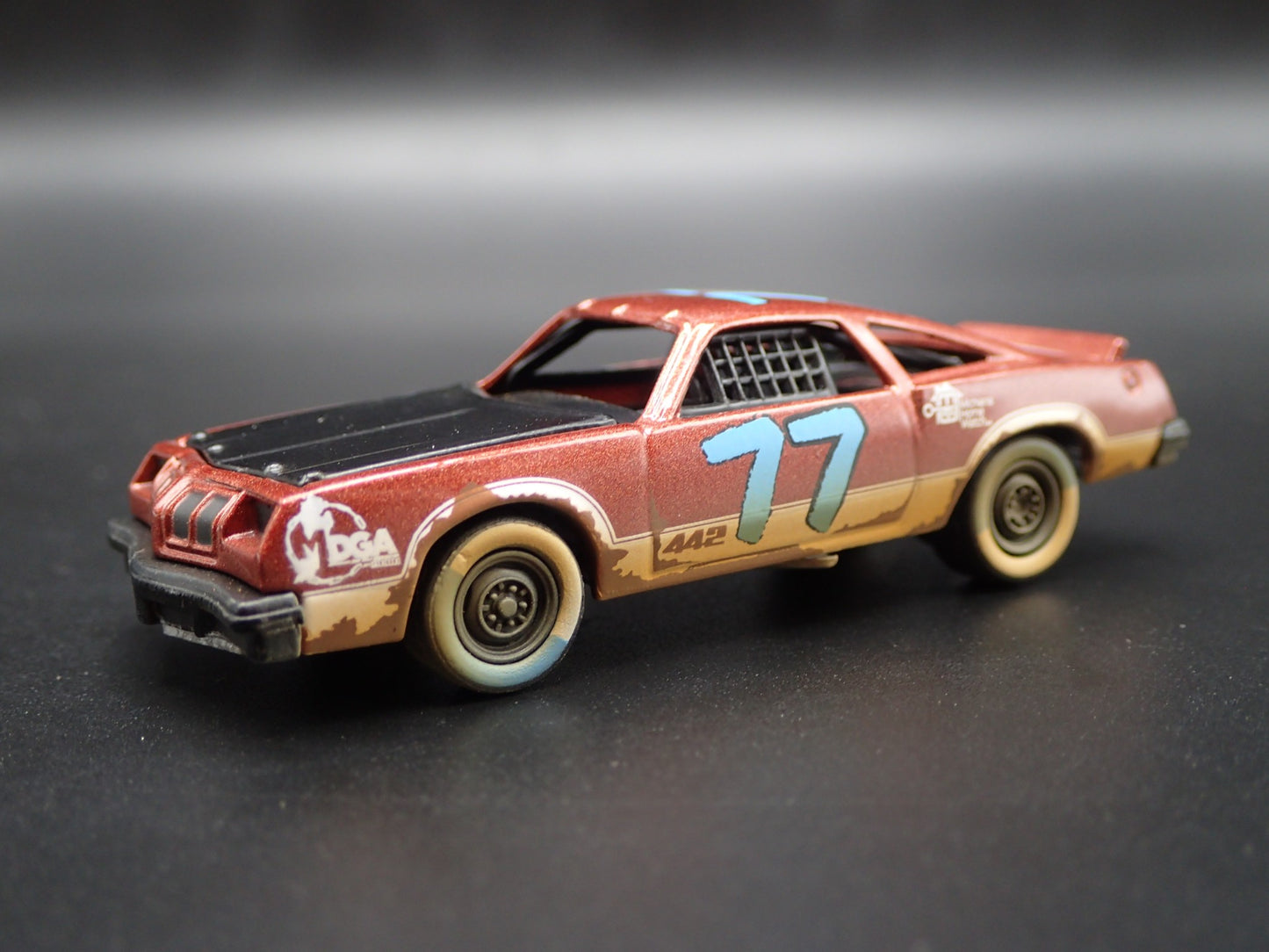 1977 77 OLDS OLDSMOBILE CUTLASS DEMOLITION DERBY 1/64 SCALE DIECAST MODEL CAR