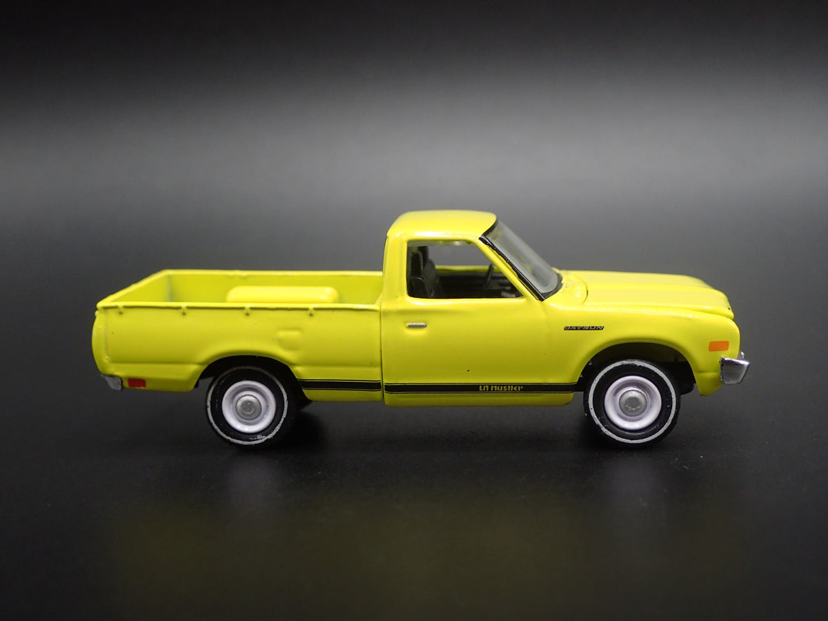 1976 76 DATSUN PICKUP TRUCK LIL HUSTLER 1:64 SCALE DIORAMA DIECAST MODEL CAR-Burning Rubber Toy Company