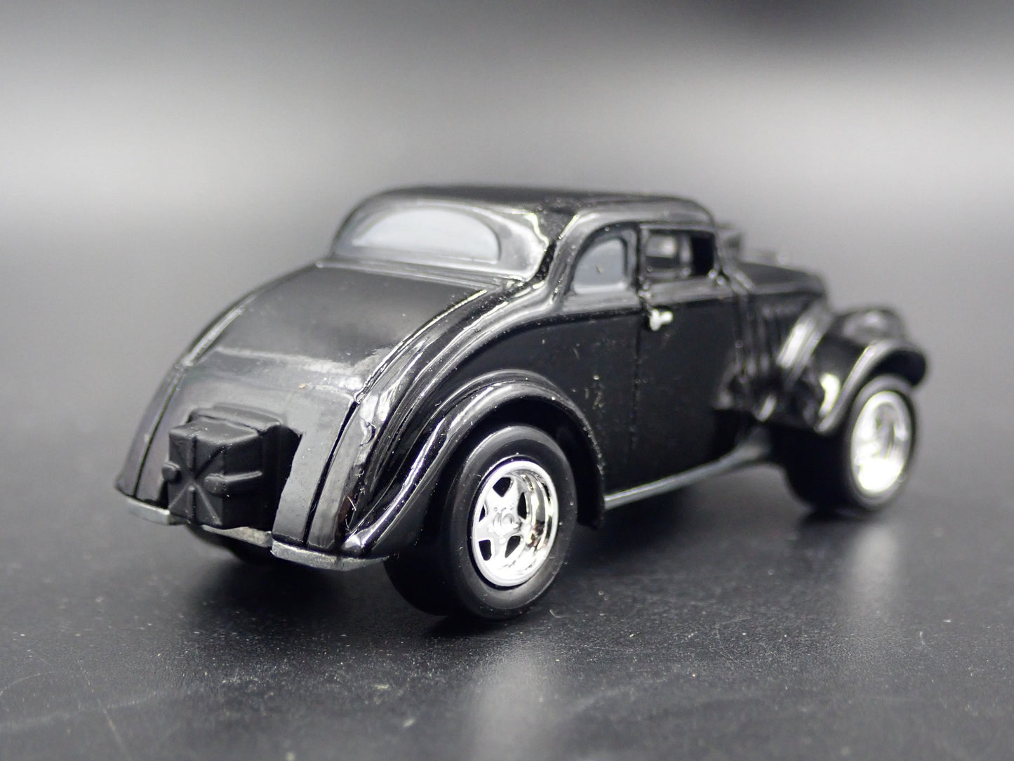 1933 33 WILLYS GASSER BLACK 1:64 SCALE COLLECTIBLE DIORAMA DIECAST MODEL CAR