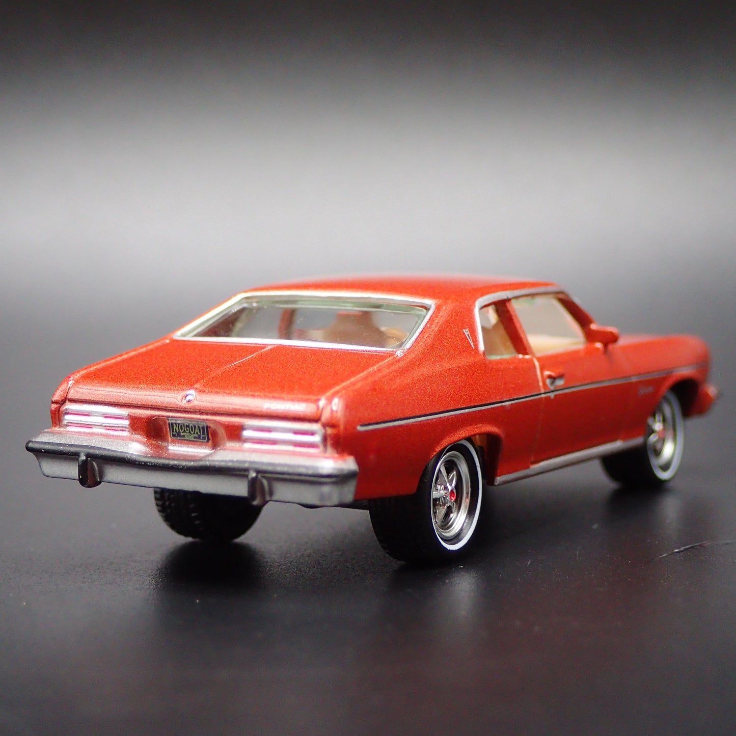 1974 74 PONTIAC VENTURA MUSCLE CAR 1:64 SCALE DIORAMA DIECAST MODEL CAR