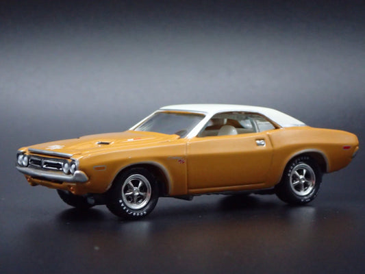 1971 71 DODGE CHALLENGER RT 1/64 SCALE COLLECTIBLE DIORAMA DIECAST MODEL CAR