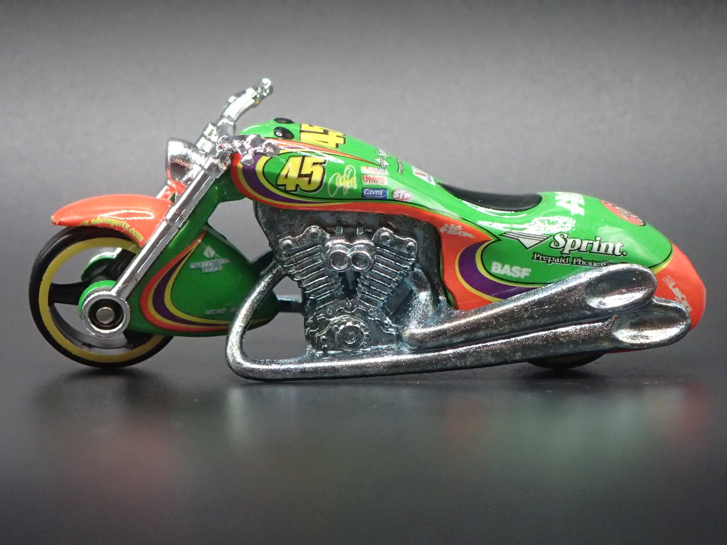 SCORCHIN SCOOTER MOTORCYCLE SPRINT 45 1:64 HOT WHEELS SCALE DIECAST MODEL CAR