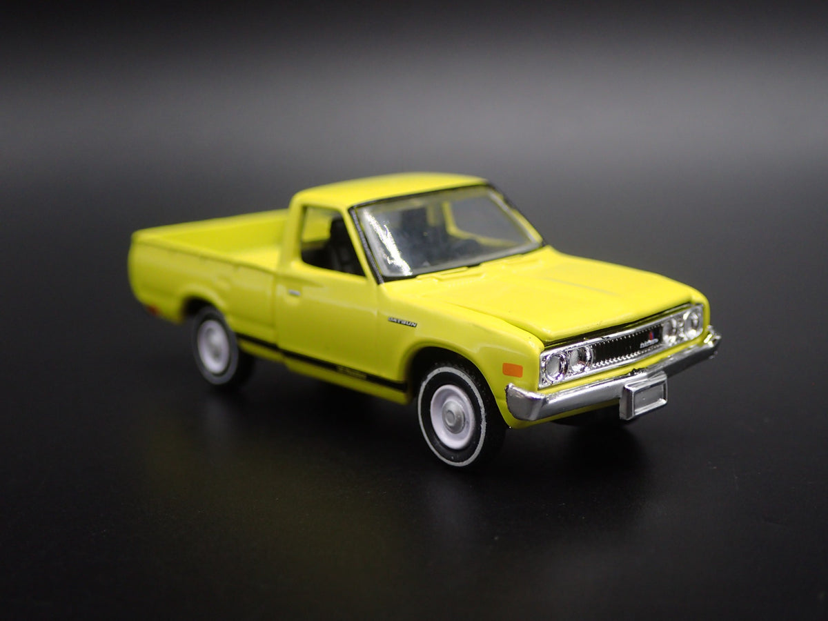 1976 76 DATSUN PICKUP TRUCK LIL HUSTLER 1:64 SCALE DIORAMA DIECAST MODEL CAR-Burning Rubber Toy Company