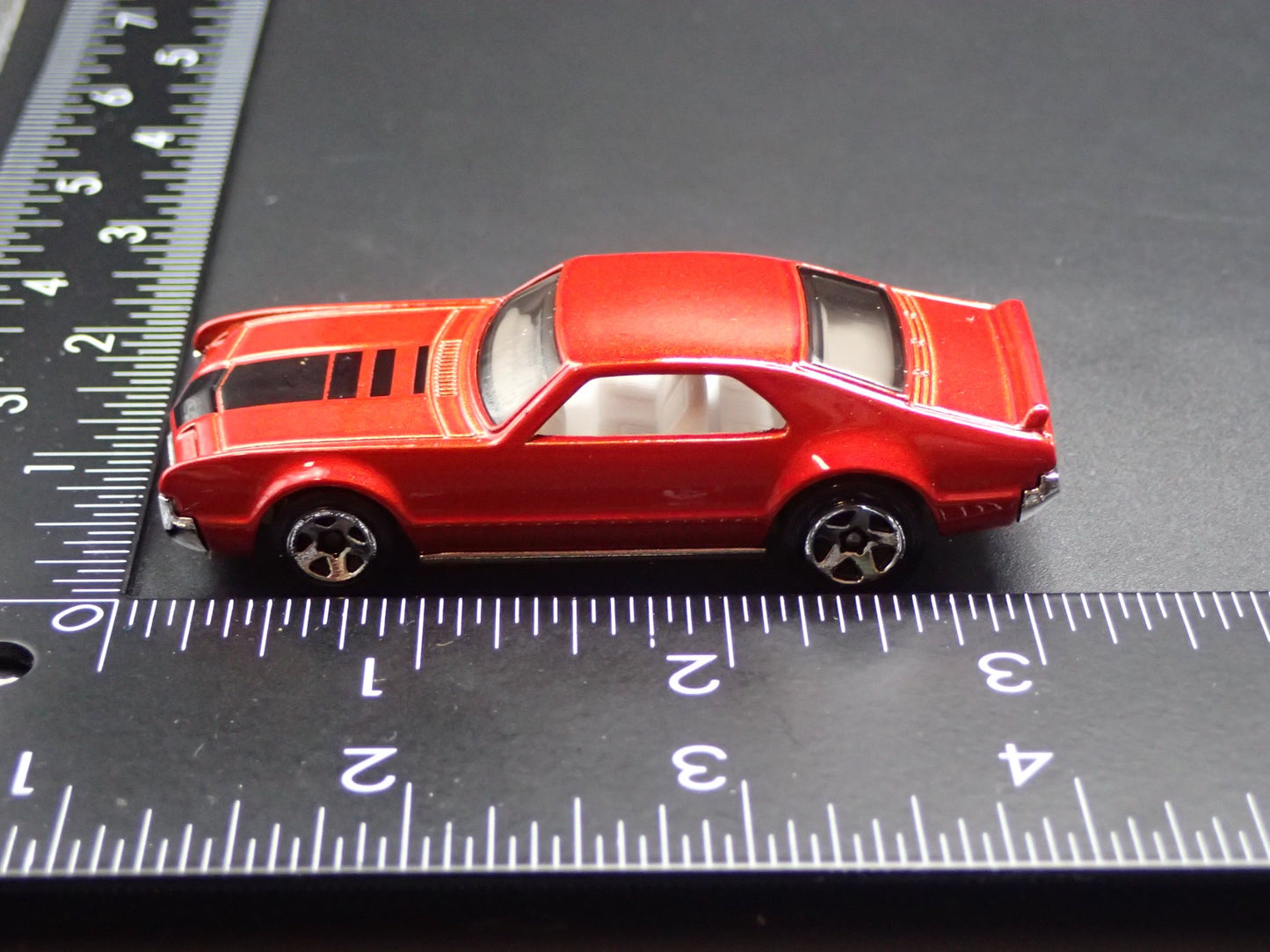 1966 66 OLDS OLDSMOBILE TORONADO CUSTOM 1/64 SCALE DIORAMA DIECAST MODEL CAR